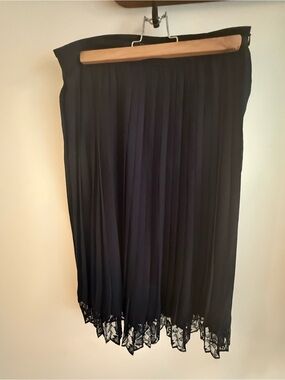 Banana Republic pleated midi skirt lace trim blue - size 4